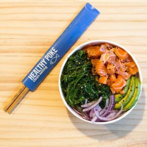 poke bowl de salmón saludable y personalizado