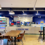 Interior del restaurante Healthy Poke en Montecarmelo