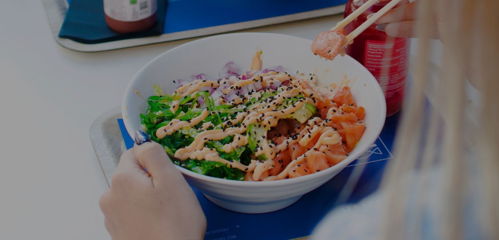 comida healthy y equilibrada con rúcula